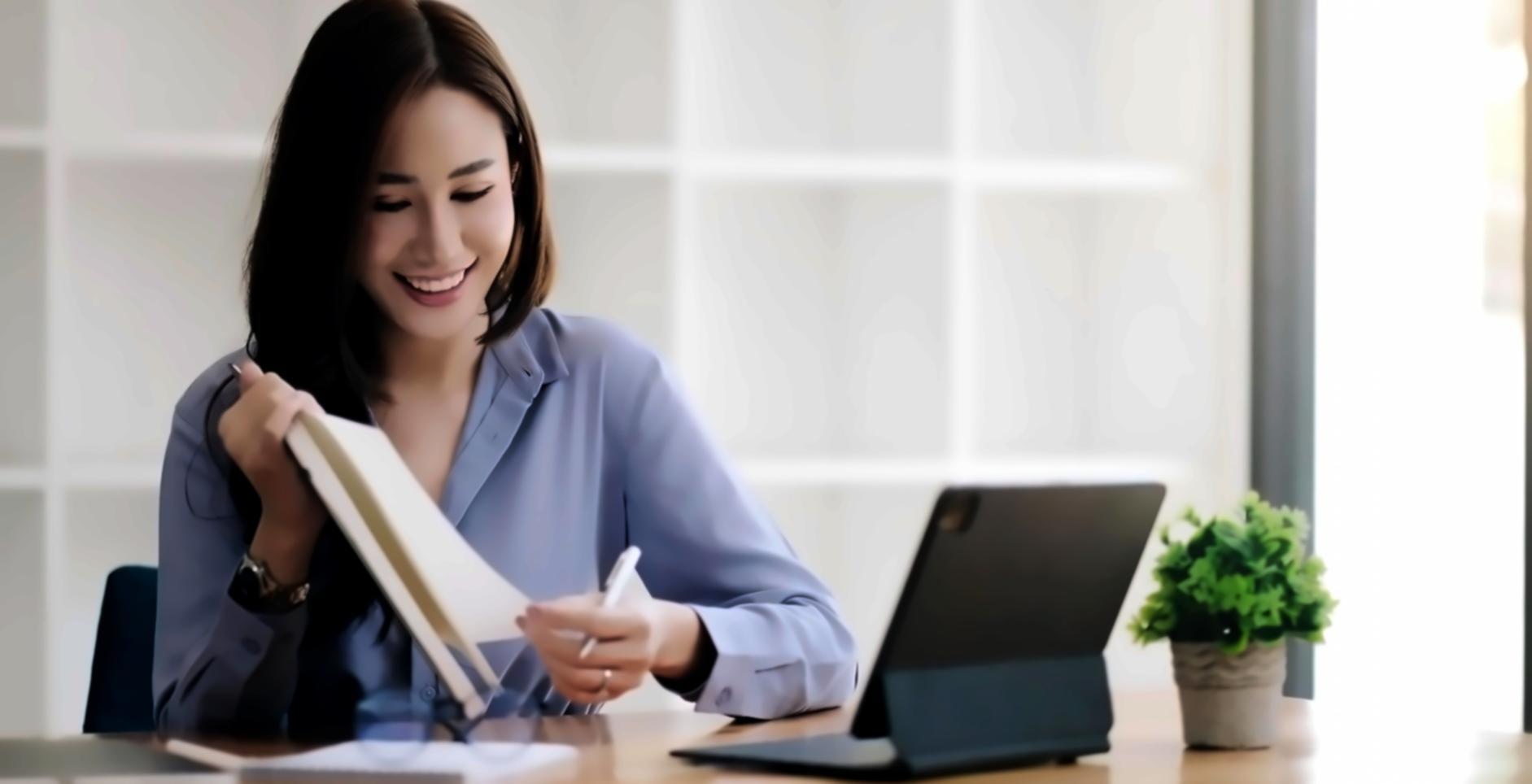 Grupo de personas colaborando en planificación financiera